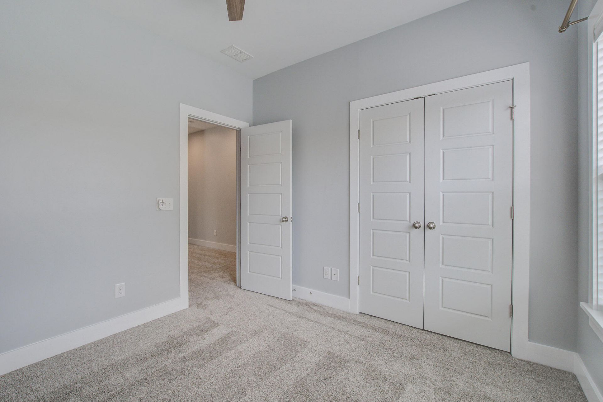 860 W Madison Avenue Photo 23