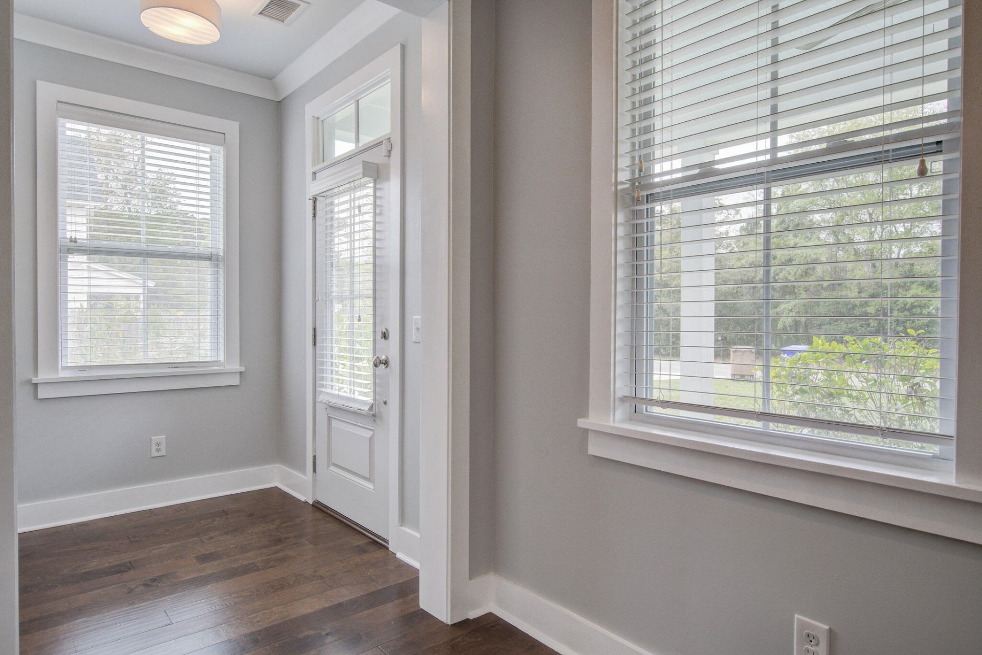 860 W Madison Avenue Photo 4