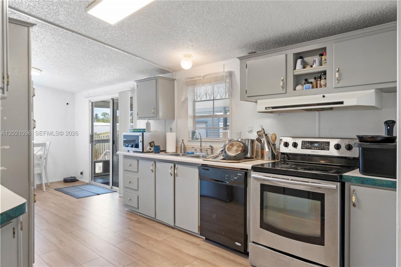 7717 SE Swan Ave , Hobe Sound, FL 33455 Photo