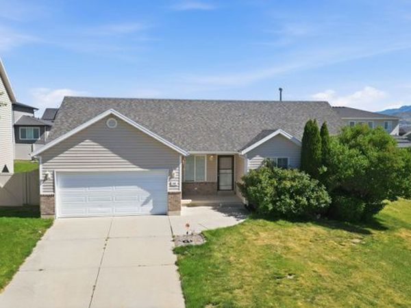 218 W JONATHAN PL , Saratoga Springs, UT 84045