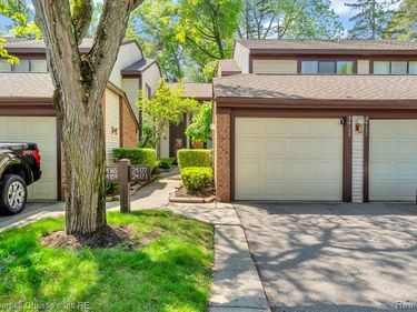 24177 Evergreen Road , Southfield, MI 48075
