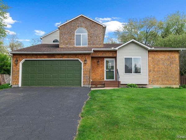 3195 Sandpoint Drive, Brighton Twp, MI 48114