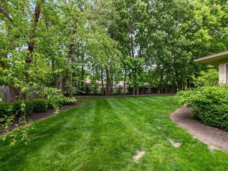 98 Walcreek Drive W, Columbus, OH 43230 Photo 16