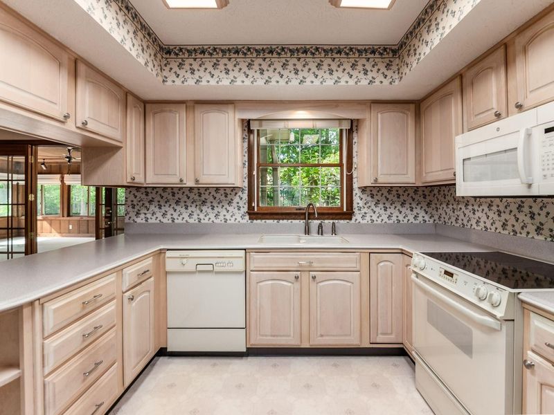 98 Walcreek Drive W, Columbus, OH 43230 Photo 20