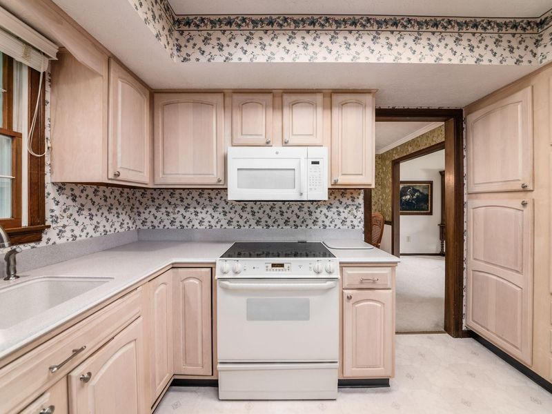 98 Walcreek Drive W, Columbus, OH 43230 Photo 22