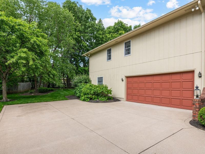 98 Walcreek Drive W, Columbus, OH 43230 Photo 3