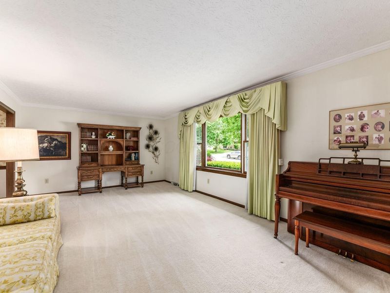 98 Walcreek Drive W, Columbus, OH 43230 Photo 33