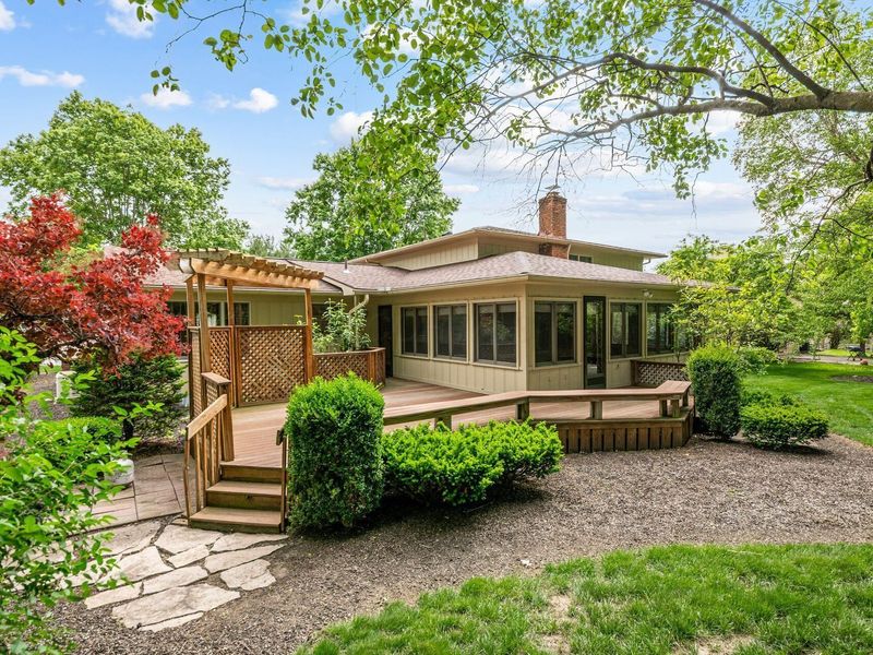 98 Walcreek Drive W, Columbus, OH 43230 Photo 4