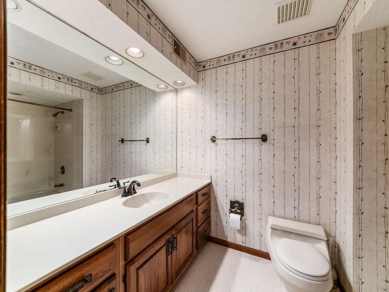 98 Walcreek Drive W, Columbus, OH 43230 Photo 42
