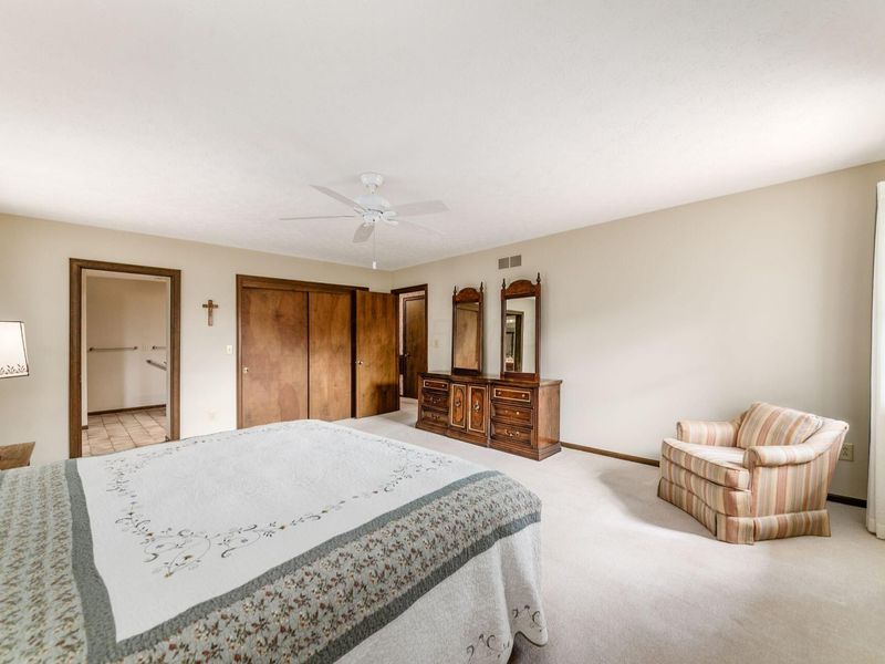 98 Walcreek Drive W, Columbus, OH 43230 Photo 49