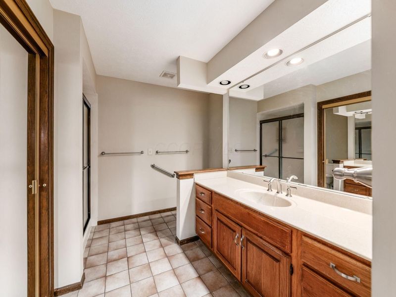 98 Walcreek Drive W, Columbus, OH 43230 Photo 51