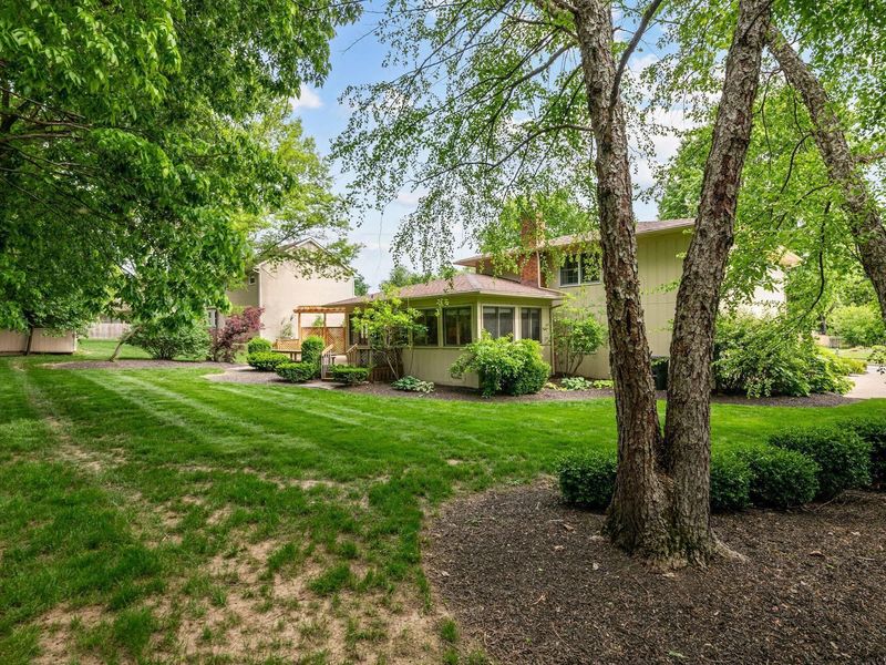 98 Walcreek Drive W, Columbus, OH 43230 Photo 6