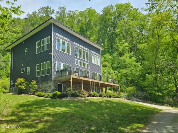 880 Skyline Drive, Harriman, TN 37748