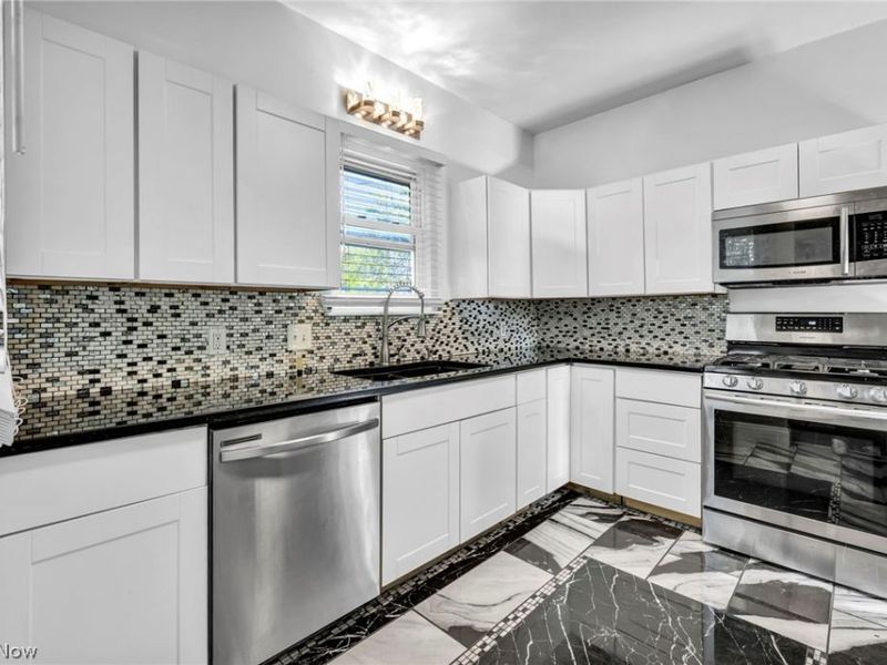 12015 Osceola Avenue, Cleveland, OH 44108 Photo 21