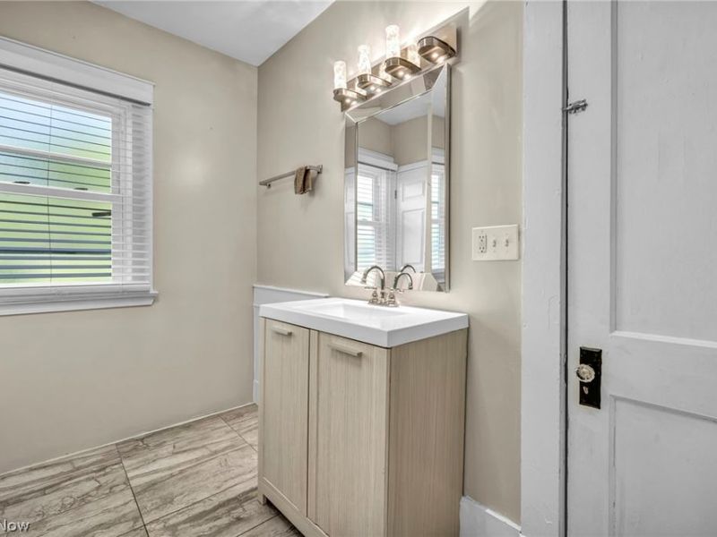 12015 Osceola Avenue, Cleveland, OH 44108 Photo 35