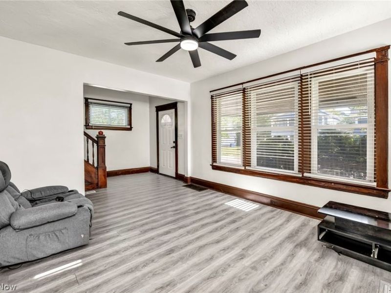 12015 Osceola Avenue, Cleveland, OH 44108 Photo 9