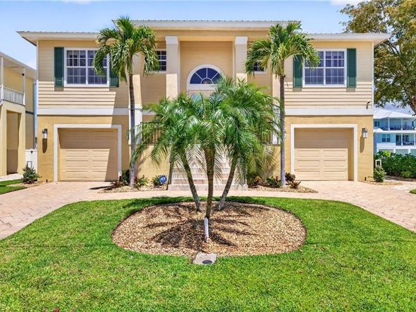 243 Driftwood LN, FORT MYERS BEACH, FL 33931