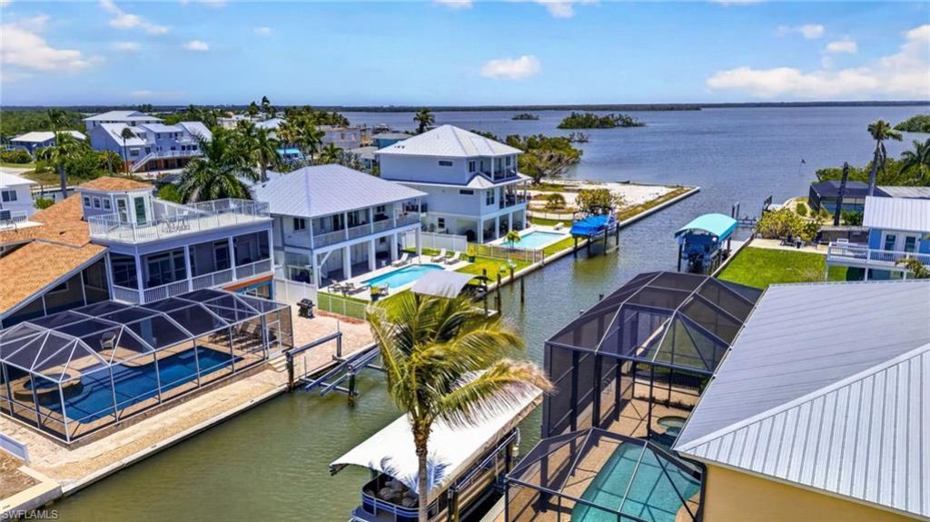 243 Driftwood Ln, Fort Myers Beach, FL 33931 Photo