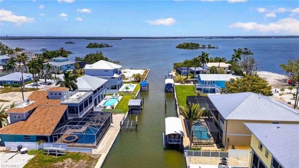 243 Driftwood Ln, Fort Myers Beach, FL 33931 Photo