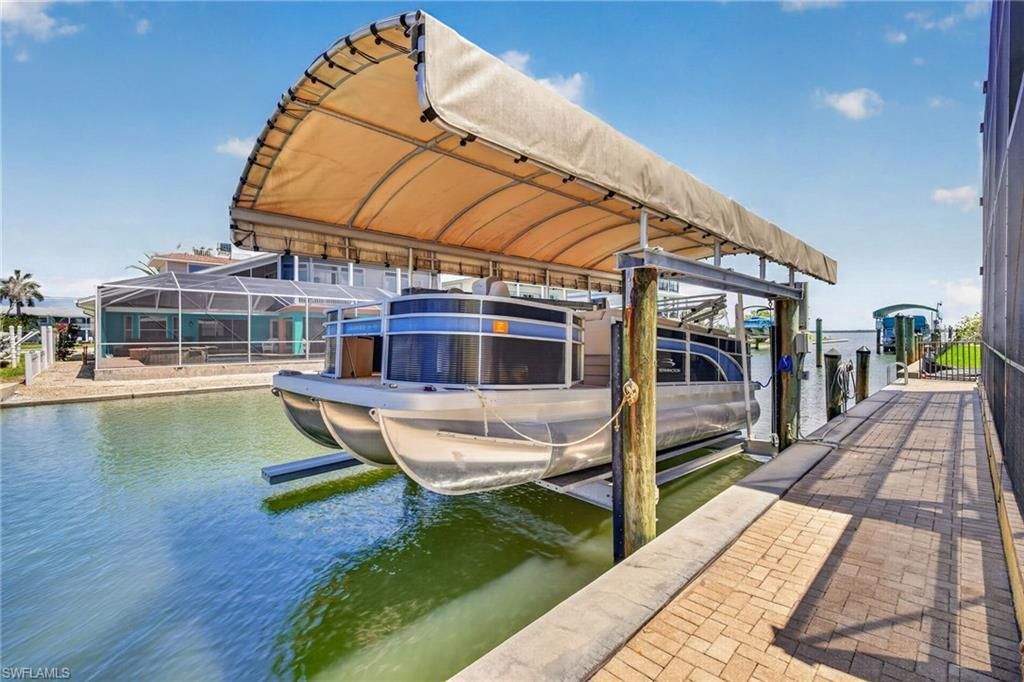 243 Driftwood Ln, Fort Myers Beach, FL 33931 Photo