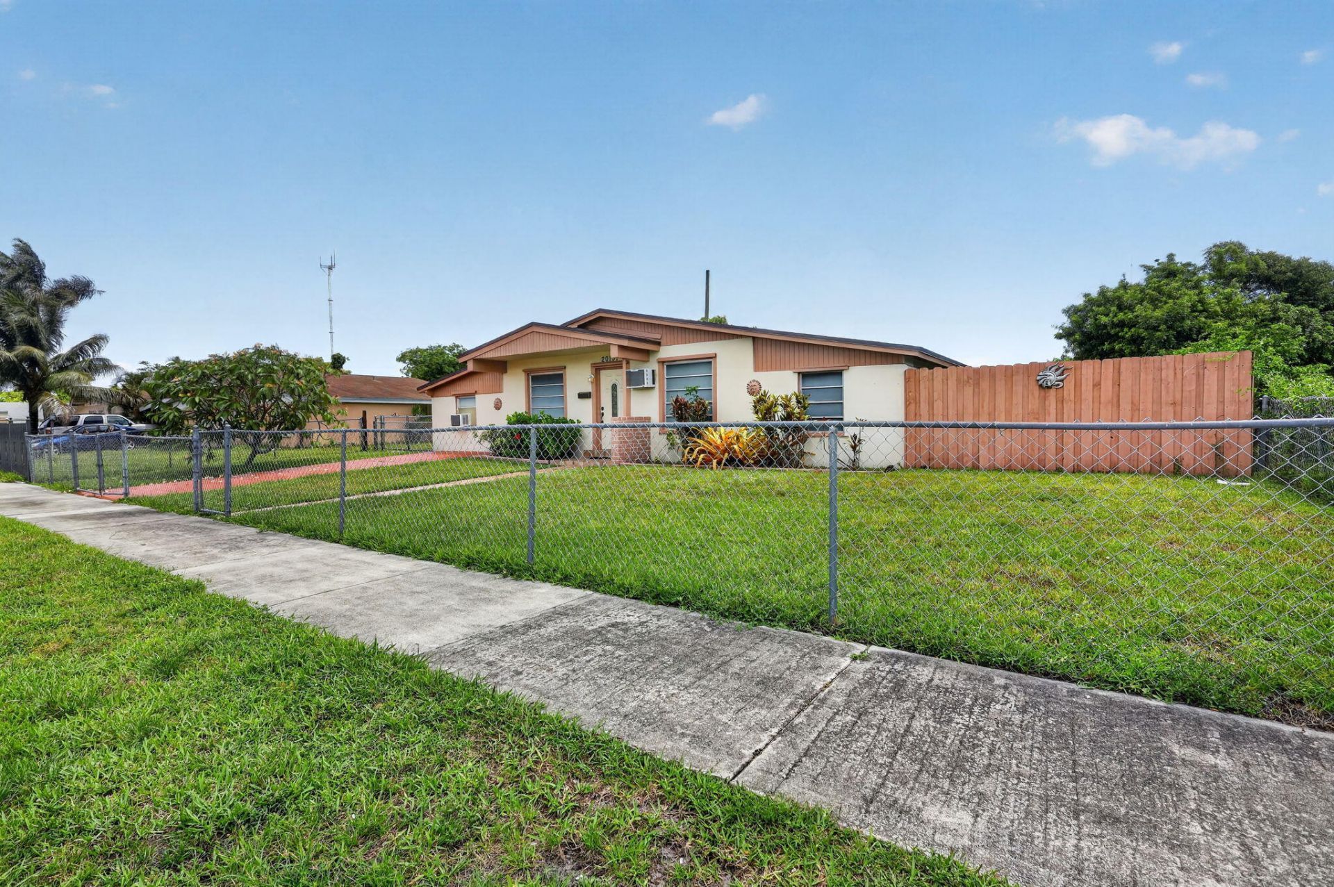 20131 NW 14th Place, Miami Gardens, FL 33169 Photo