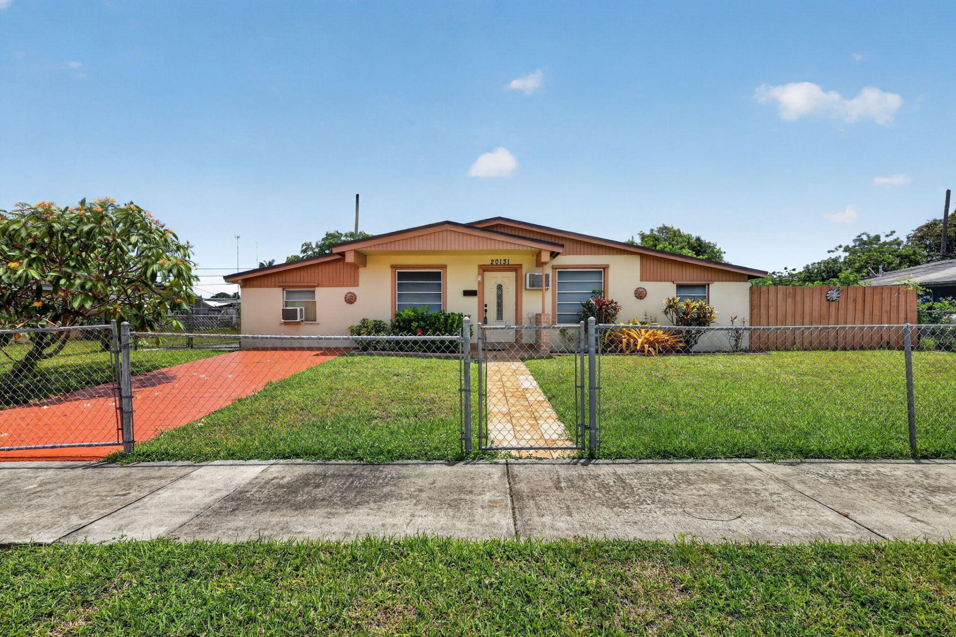 20131 NW 14th Place, Miami Gardens, FL 33169 Photo