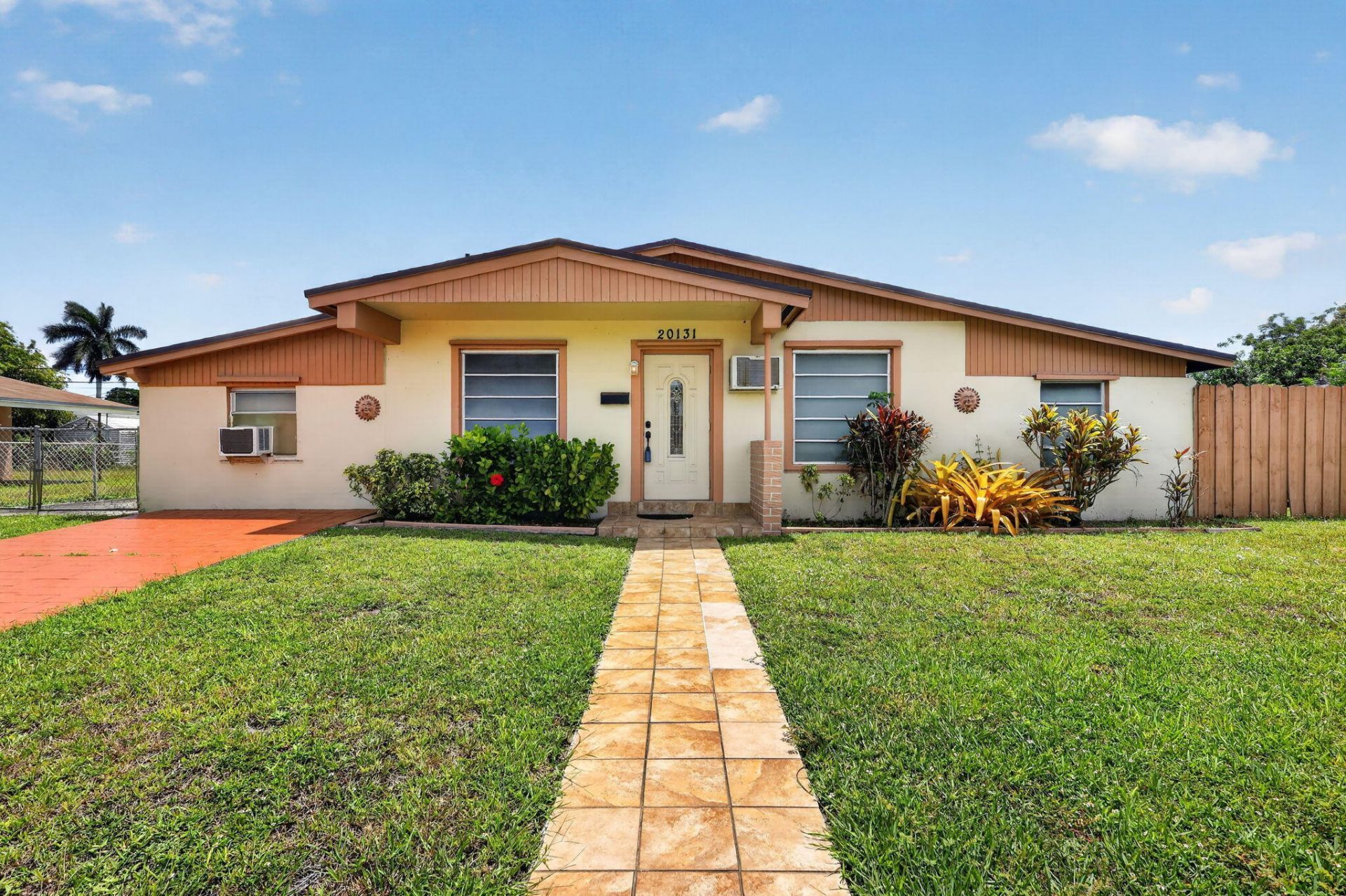 20131 NW 14th Place, Miami Gardens, FL 33169 Photo