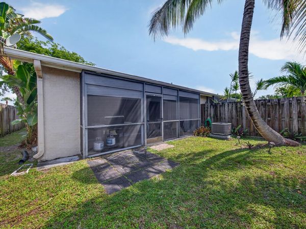 1036 E Lakes Drive, Pompano Beach, FL 33064