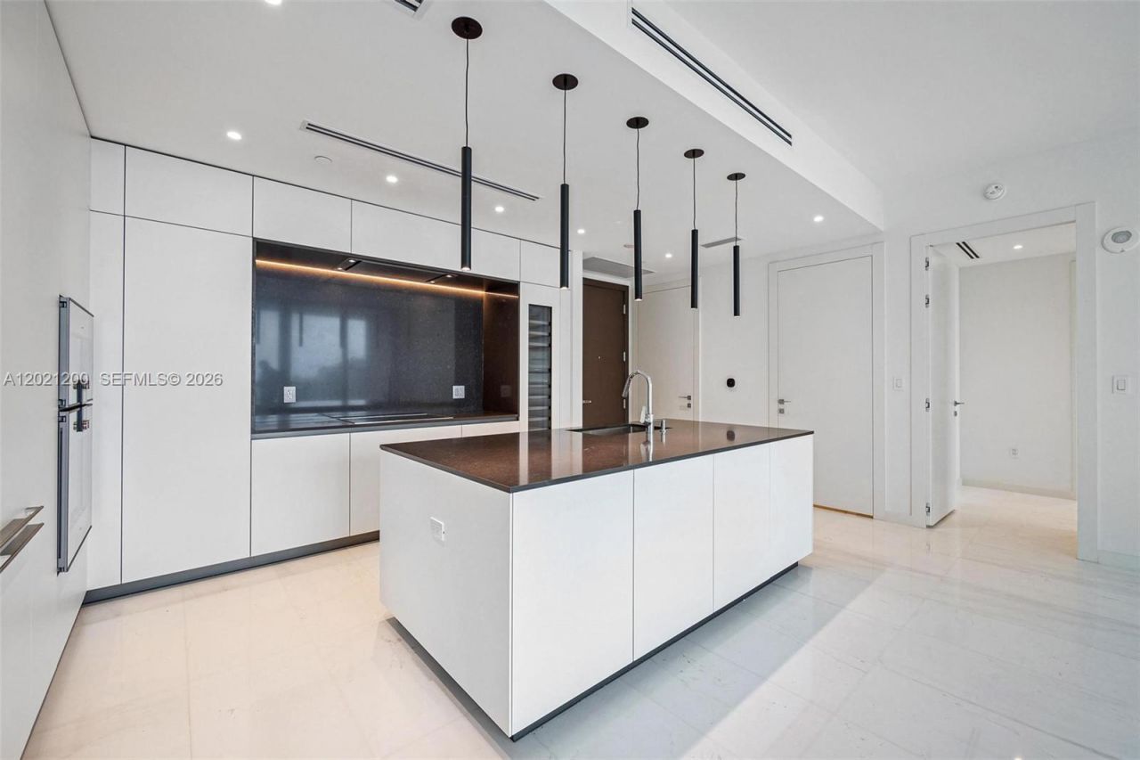 300 Biscayne Boulevard Way, Unit 2906W, Miami, FL 33131 Photo