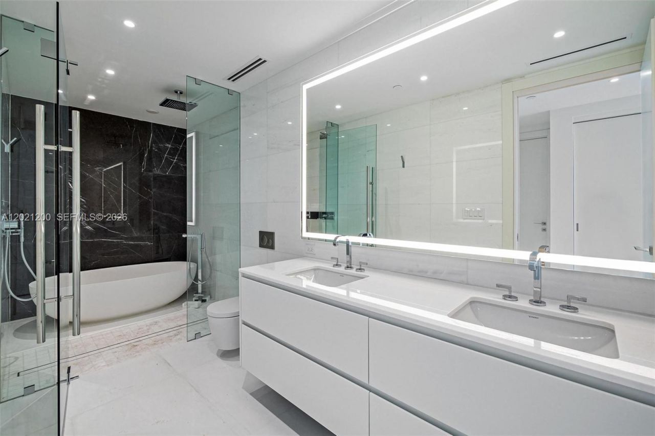 300 Biscayne Boulevard Way, Unit 2906W, Miami, FL 33131 Photo