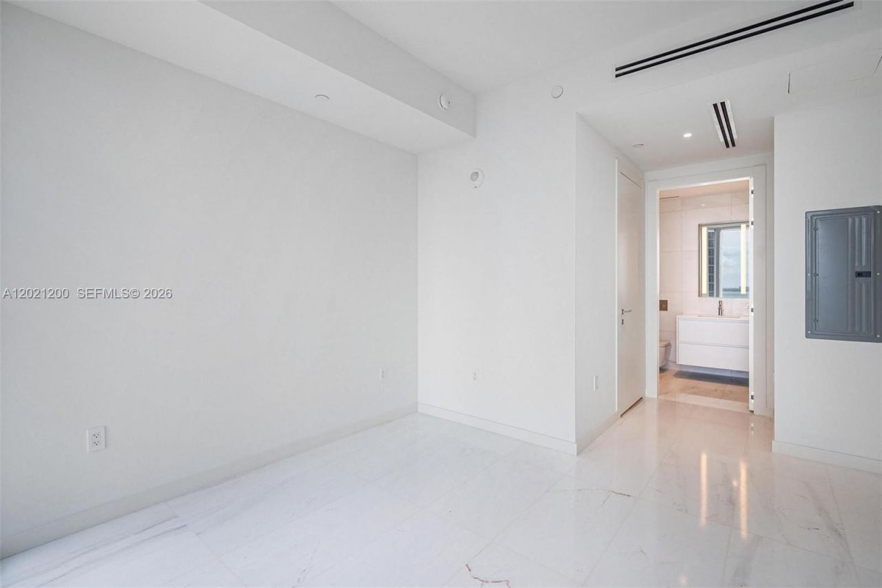 300 Biscayne Boulevard Way, Unit 2906W, Miami, FL 33131 Photo