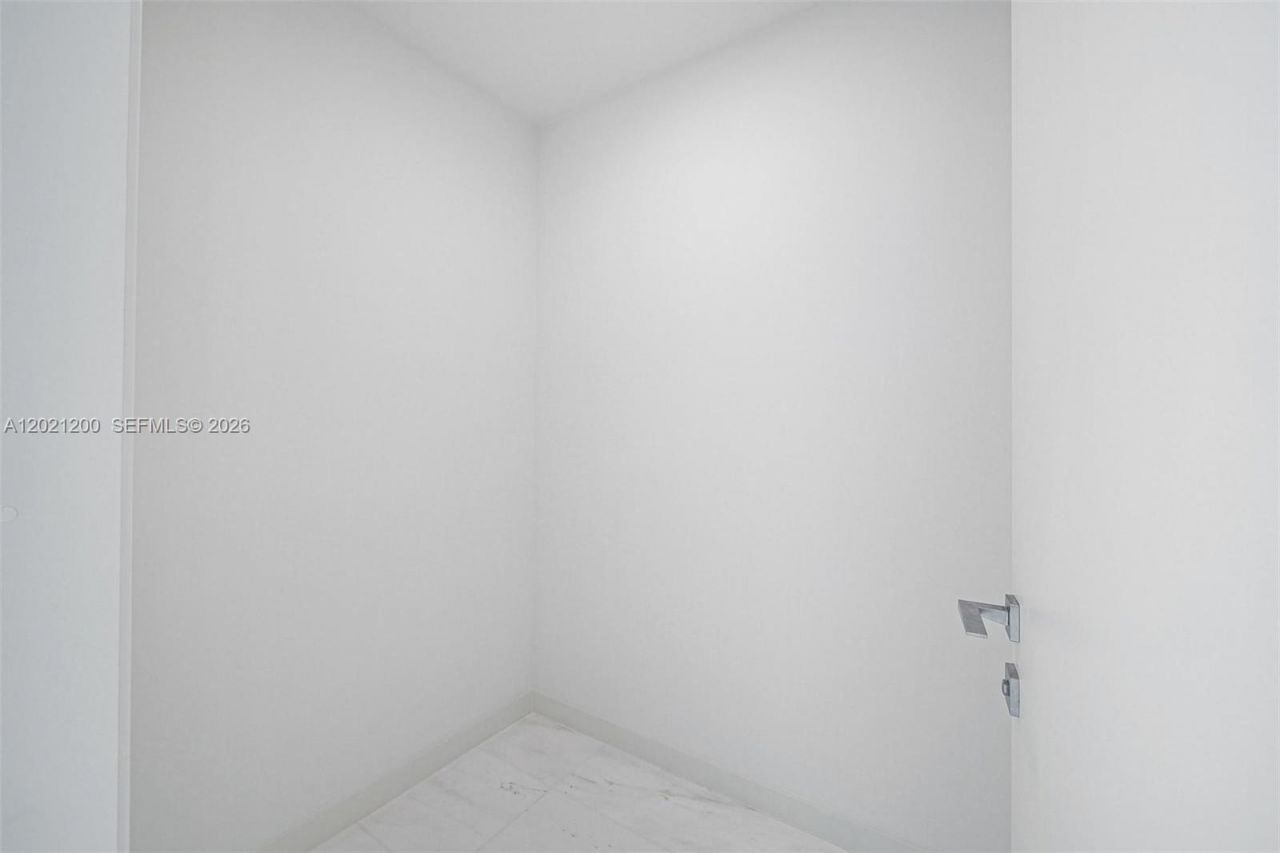 300 Biscayne Boulevard Way, Unit 2906W, Miami, FL 33131 Photo