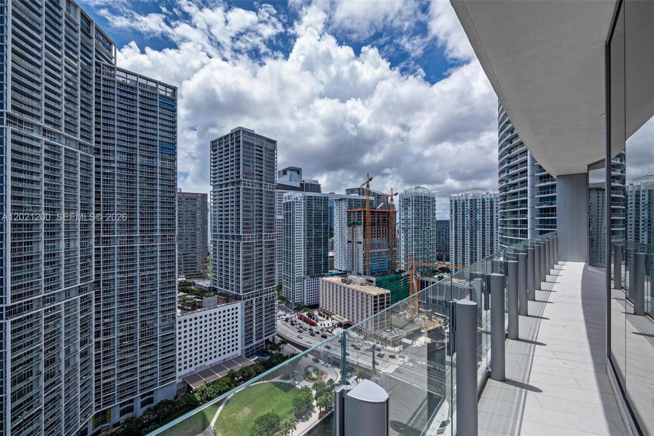 300 Biscayne Boulevard Way, Unit 2906W, Miami, FL 33131 Photo