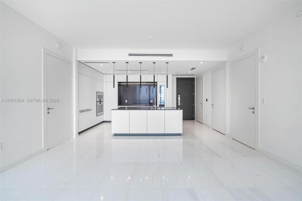 300 Biscayne Boulevard Way, Unit 2906W, Miami, FL 33131 Photo