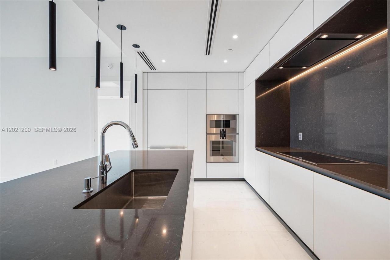 300 Biscayne Boulevard Way, Unit 2906W, Miami, FL 33131 Photo