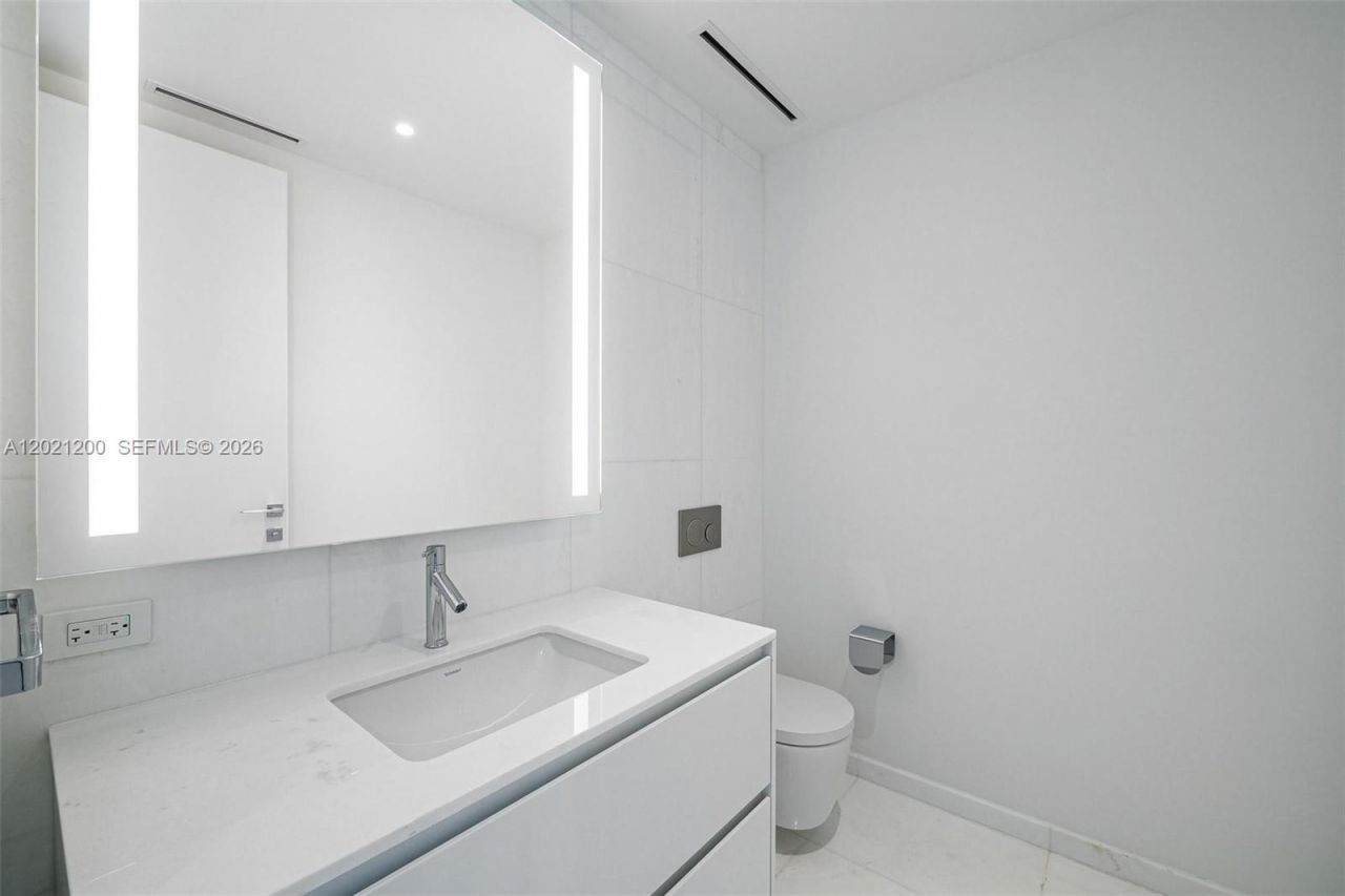 300 Biscayne Boulevard Way, Unit 2906W, Miami, FL 33131 Photo