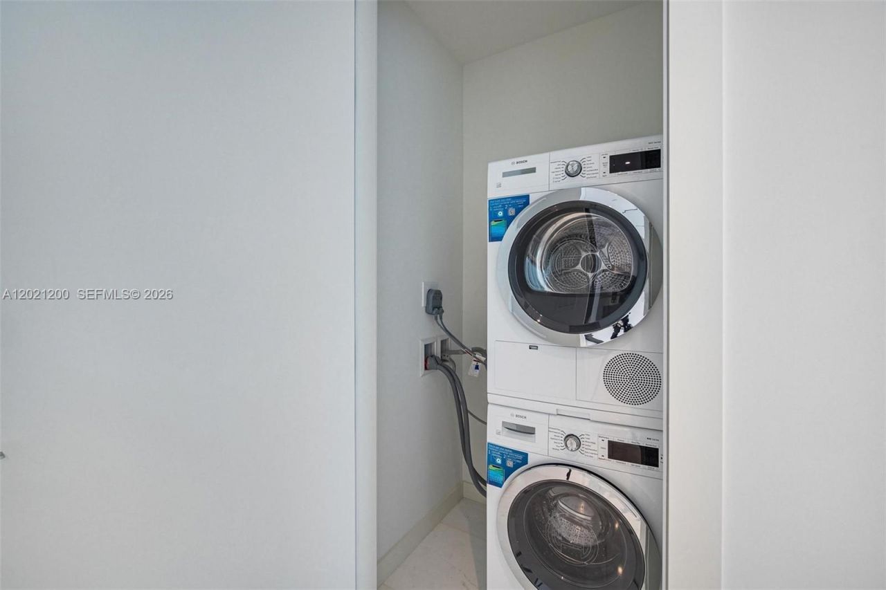 300 Biscayne Boulevard Way, Unit 2906W, Miami, FL 33131 Photo