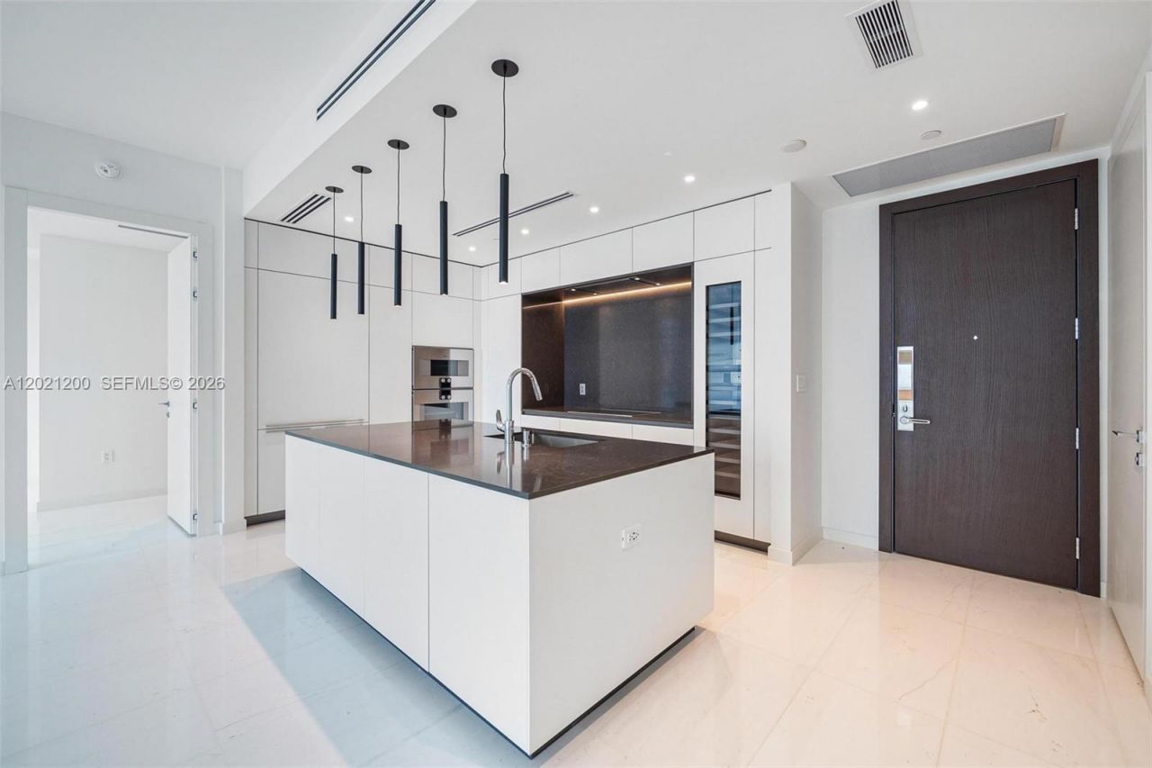300 Biscayne Boulevard Way, Unit 2906W, Miami, FL 33131 Photo