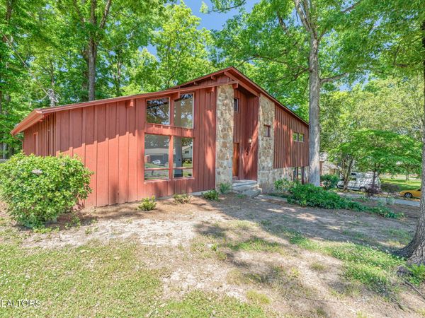 987 Ponder Rd, Knoxville, TN 37923