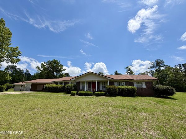 1960 Inwood Road , Grand Ridge, FL 32442