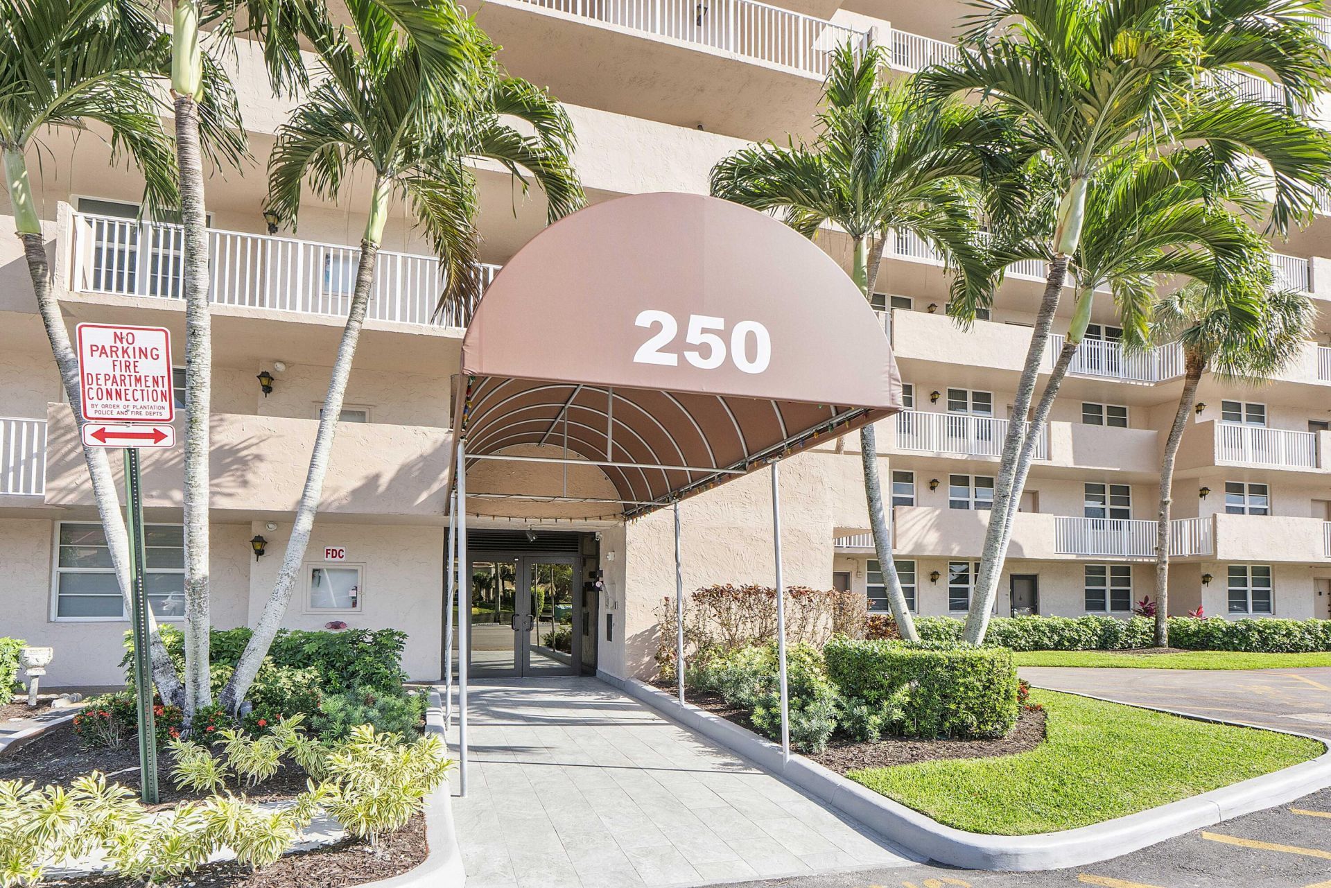 250 Jacaranda Drive, Unit 308, Plantation, FL 33324 Photo