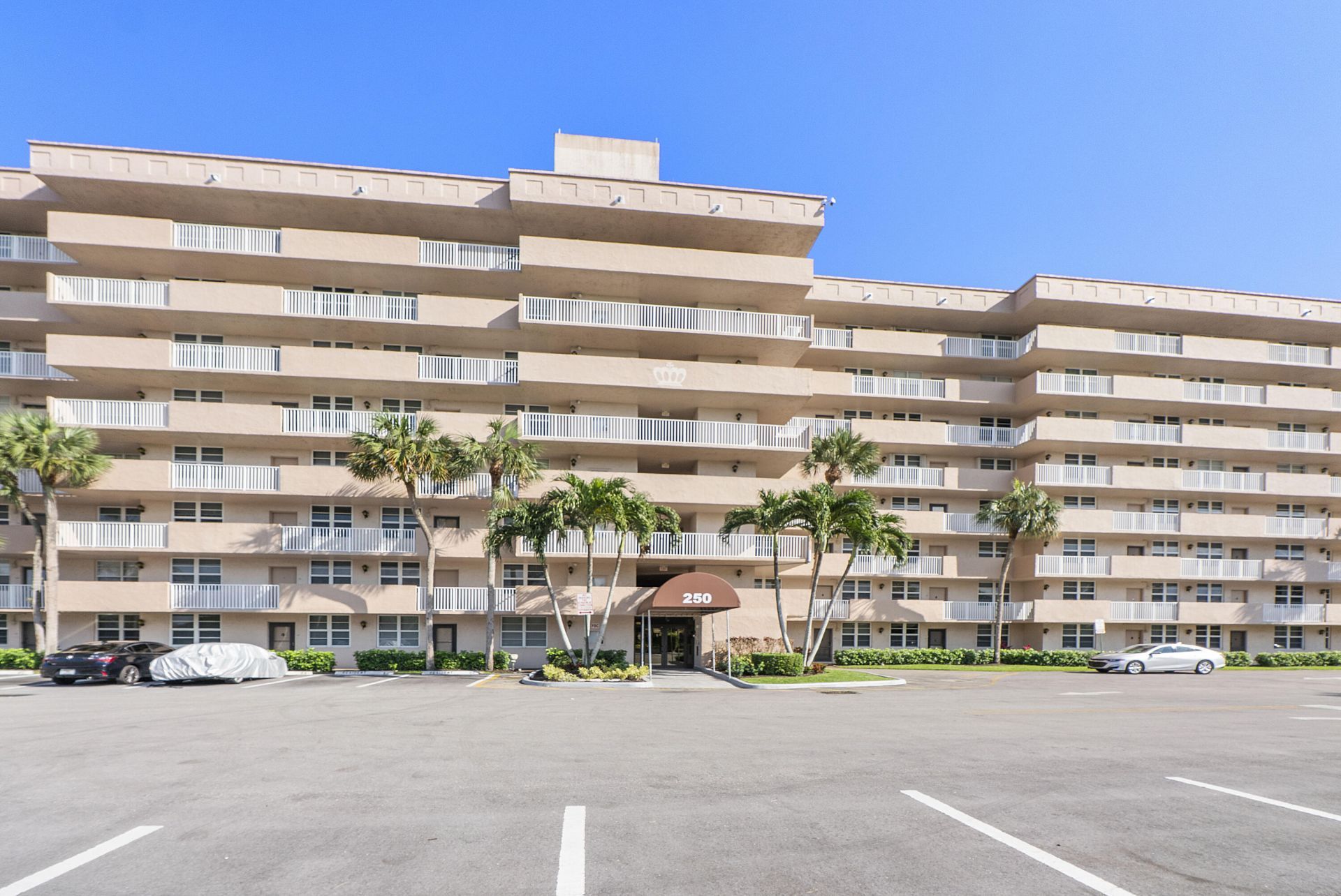 250 Jacaranda Drive, Unit 308, Plantation, FL 33324 Photo