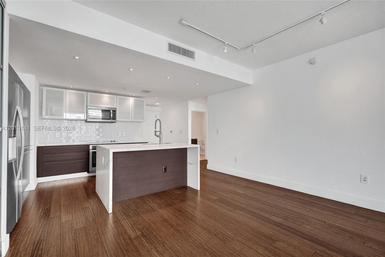 1900 N Bayshore Dr , Unit 2204, Miami, FL 33132 Photo