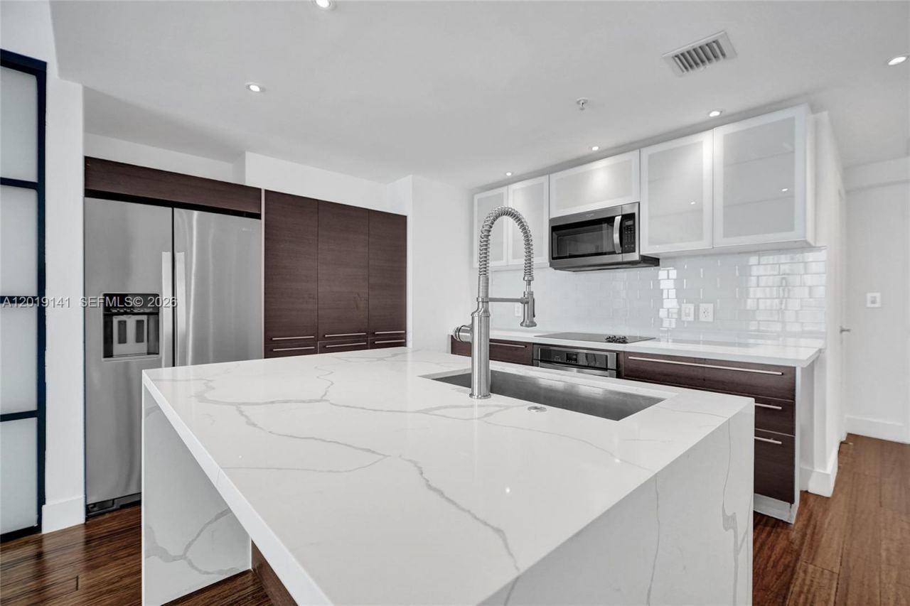 1900 N Bayshore Dr , Unit 2204, Miami, FL 33132 Photo