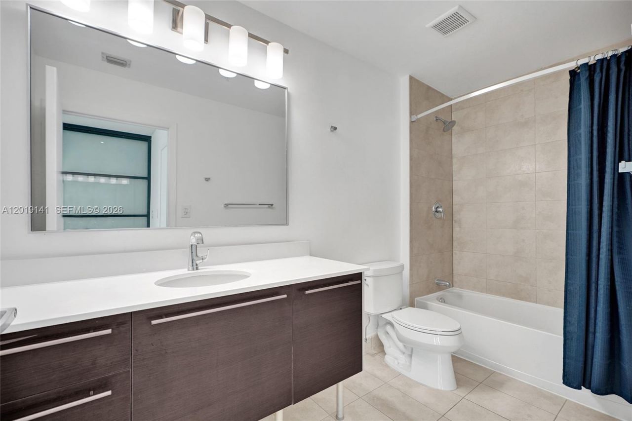 1900 N Bayshore Dr , Unit 2204, Miami, FL 33132 Photo
