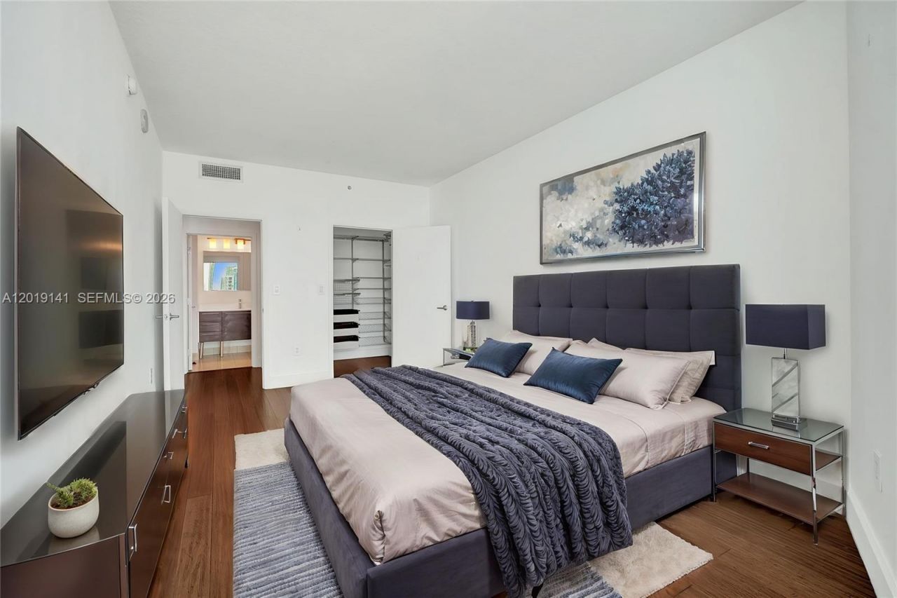 1900 N Bayshore Dr , Unit 2204, Miami, FL 33132 Photo