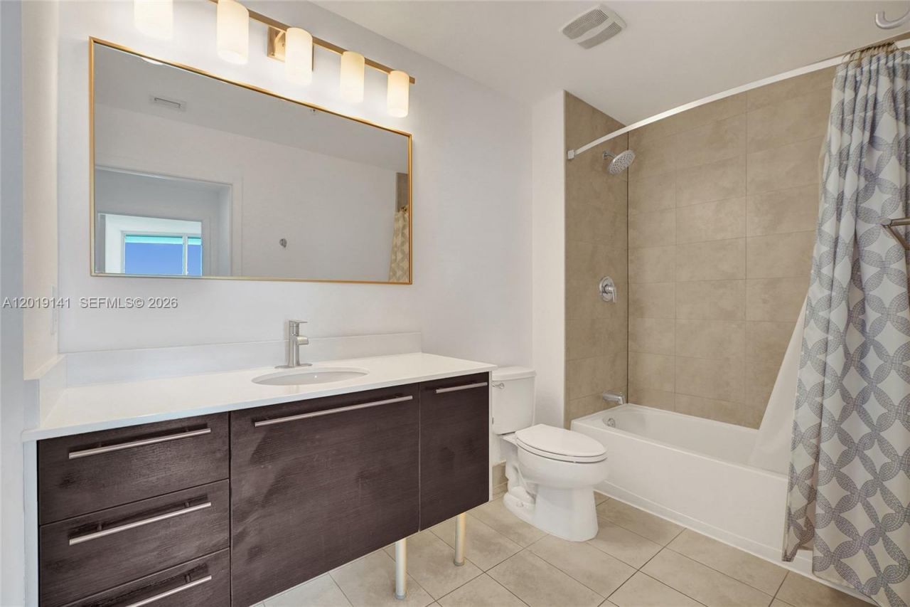 1900 N Bayshore Dr , Unit 2204, Miami, FL 33132 Photo