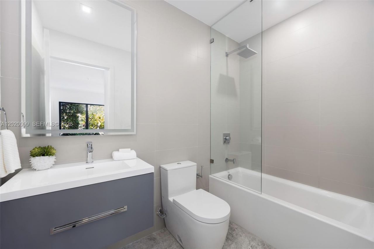 204 Sunrise Dr , Unit 204B, Key Biscayne, FL 33149 Photo