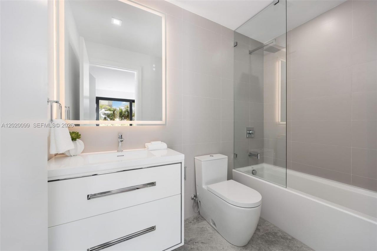 204 Sunrise Dr , Unit 204B, Key Biscayne, FL 33149 Photo