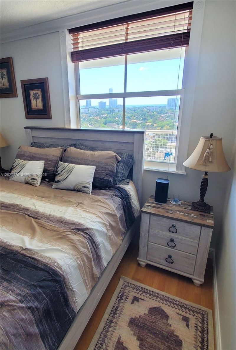900 SW 8th St, Unit 1501, Miami, FL 33130 Photo